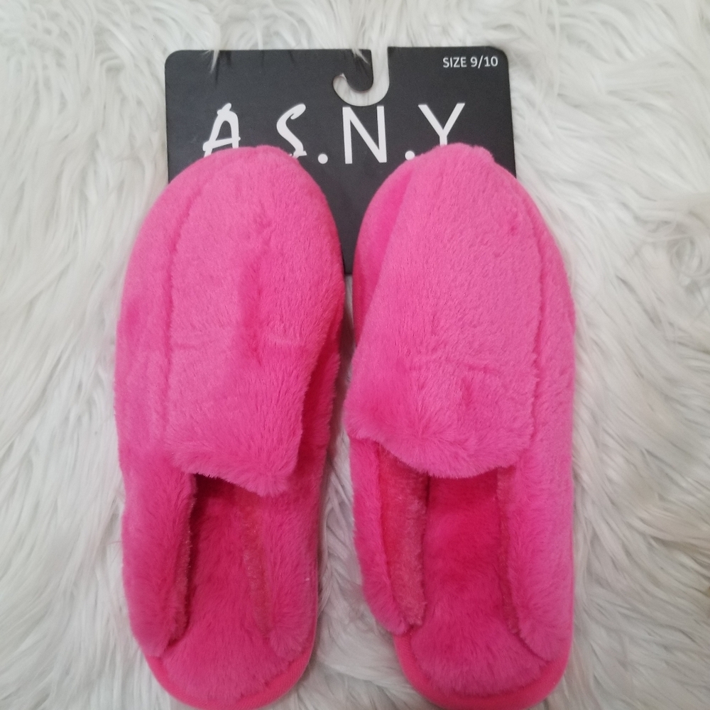 A.S.N.Y New!! Pink Slipper Size M 9-10, Never Used....